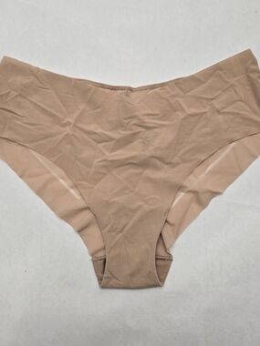 Hiphugger/hipster Seamless
Victoria's Secret
Brand New 
Size XL